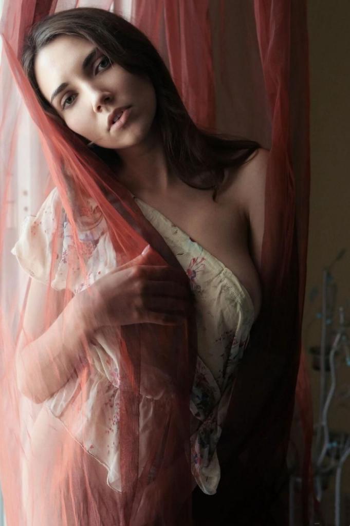 穿着性感裙装，展示多毛阴部[25P]