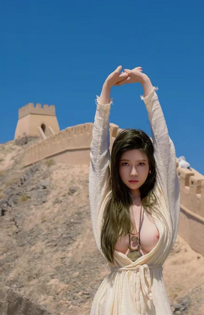 大胸美女长城露出 长城美景因你更美丽[11P]