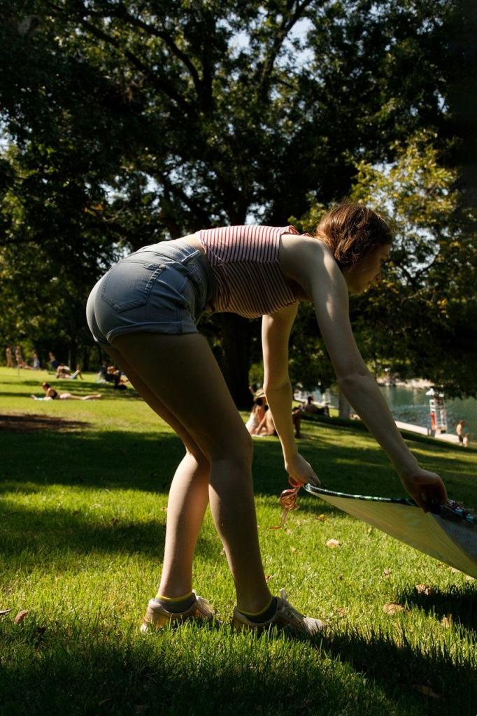 可爱的黑发宝贝 Myra 用假阳具搓揉她纯洁的粉色阴道发生性关系[40P]