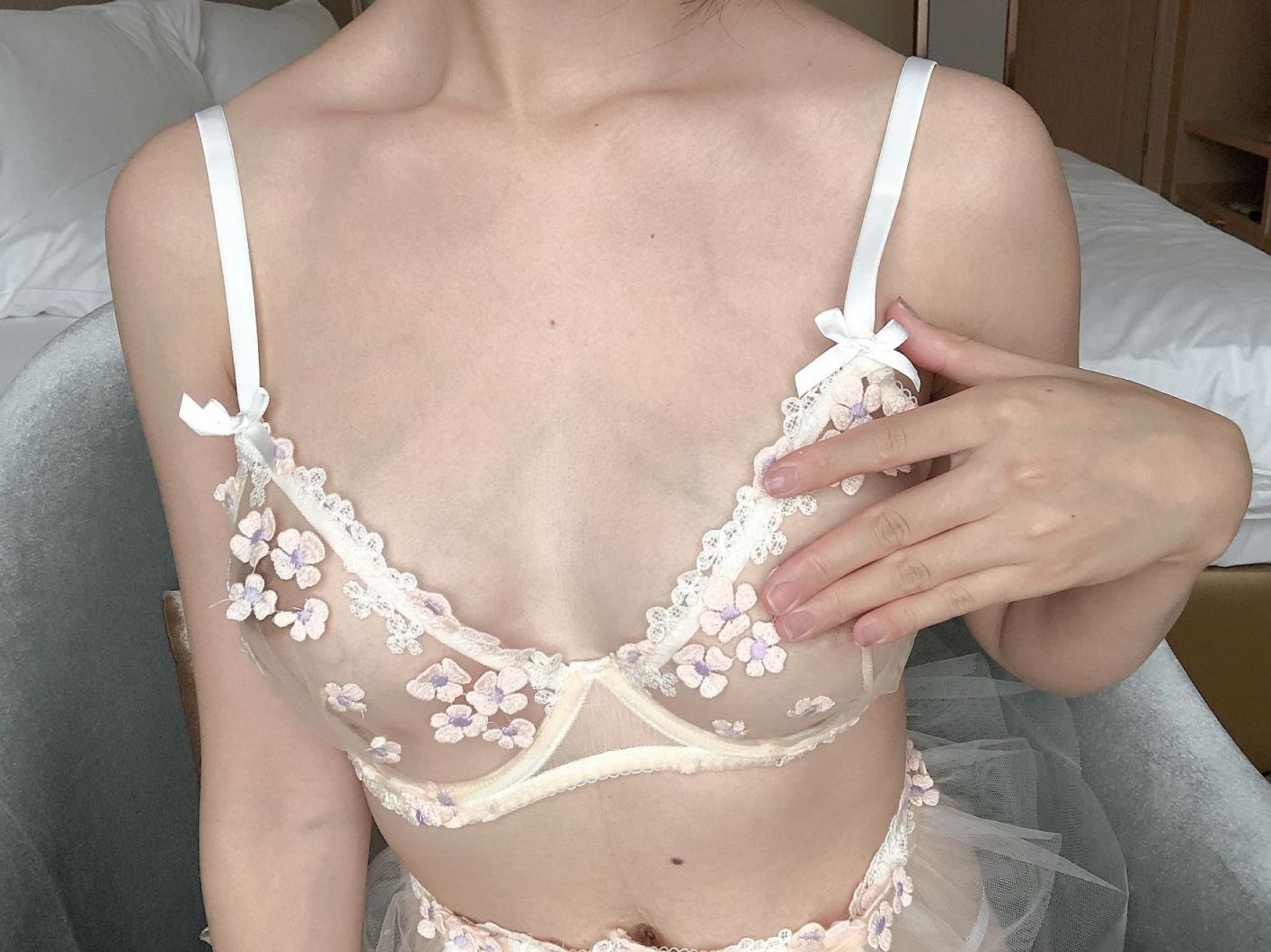 抖娘利世罕见露点 - 定制碎花内衣 [20P]