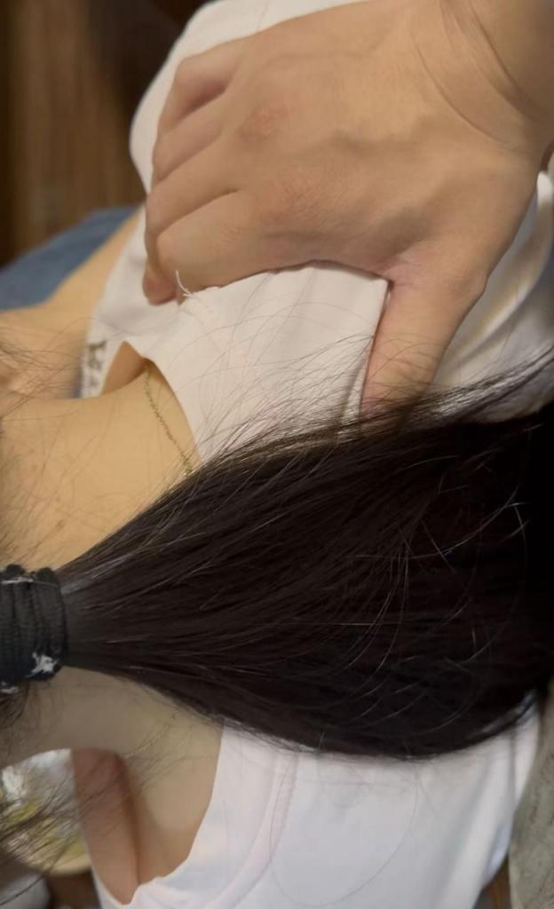 拿妹妹的内裤打胶，作案痕迹没清理干净，被妹妹发现了[10P]