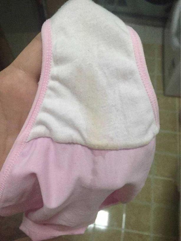 拿妹妹的内裤打胶，作案痕迹没清理干净，被妹妹发现了[10P]