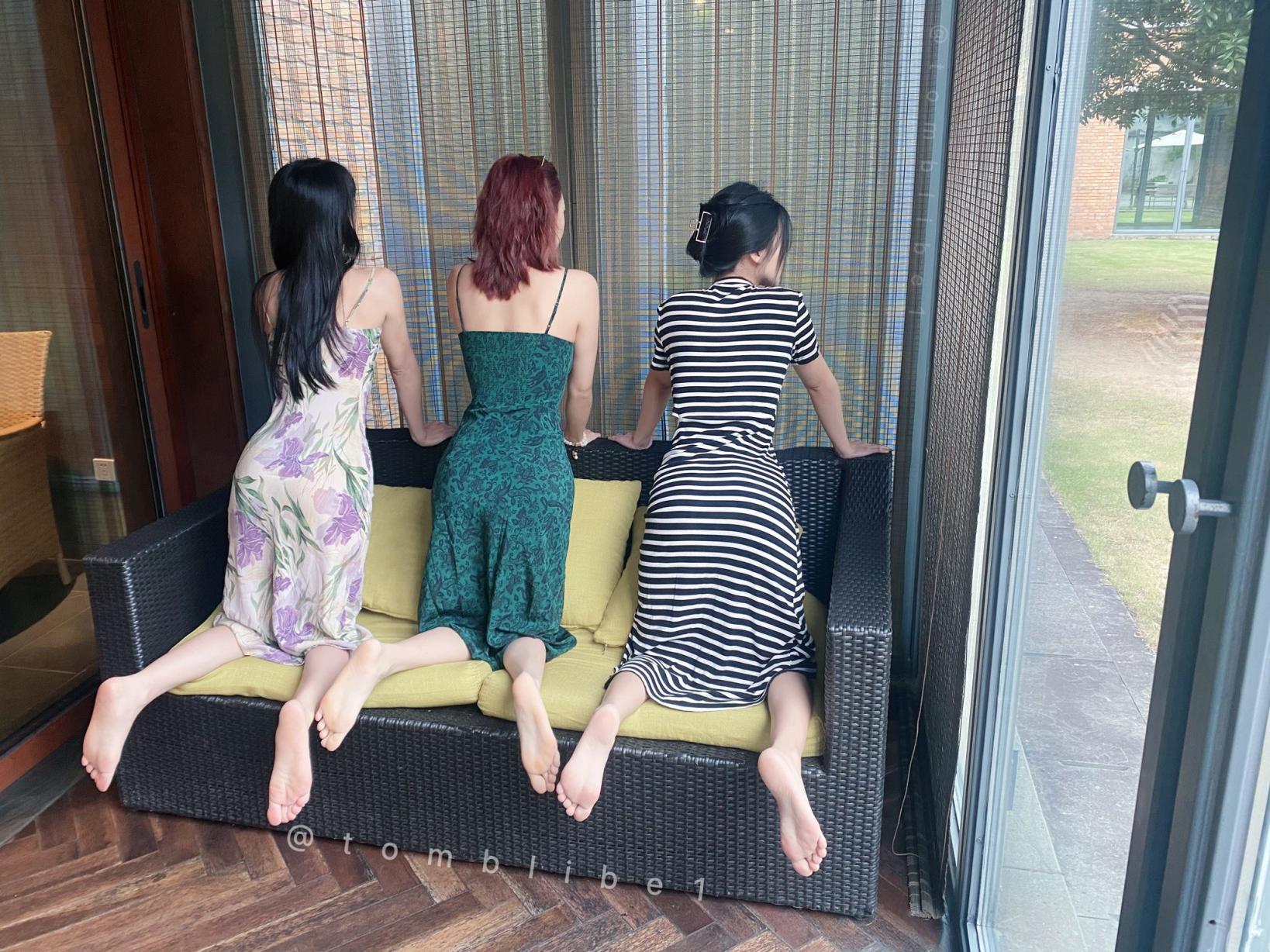 小刀拉屁股开眼了，原来双胞胎的屄都长得一模一样［40P］