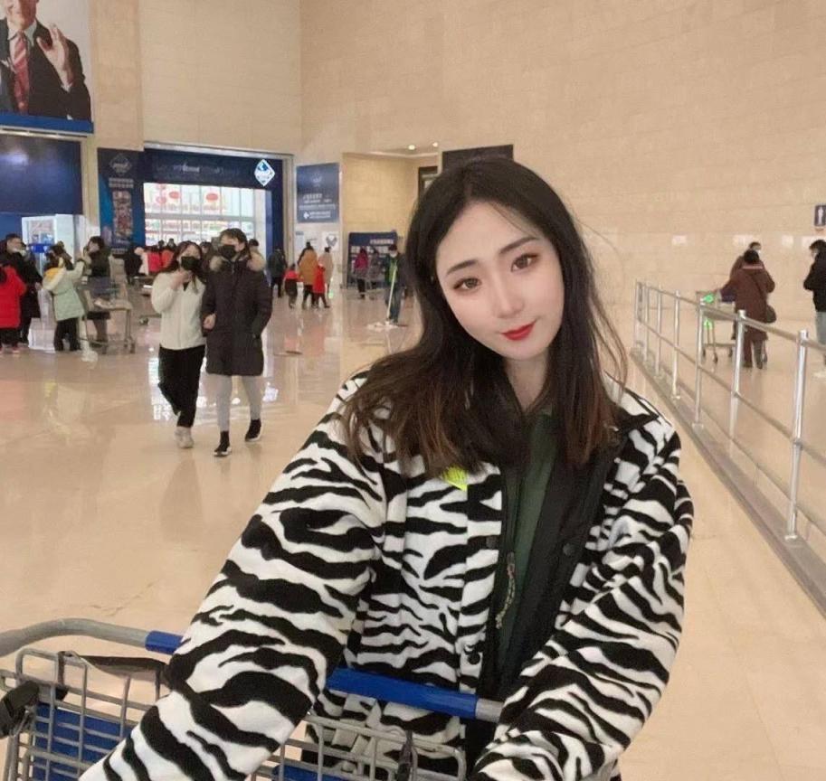 人前是真纯，人后是真骚［40P］