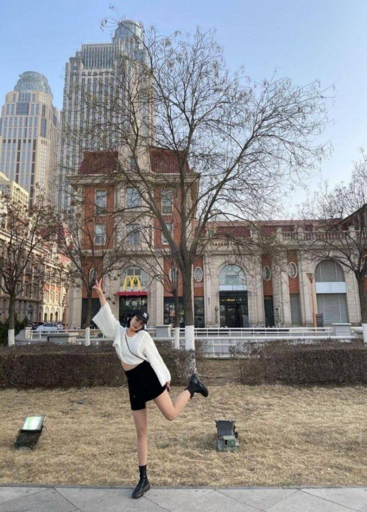 人前是真纯，人后是真骚［40P］