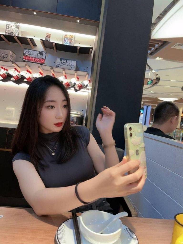 人前是真纯，人后是真骚［40P］