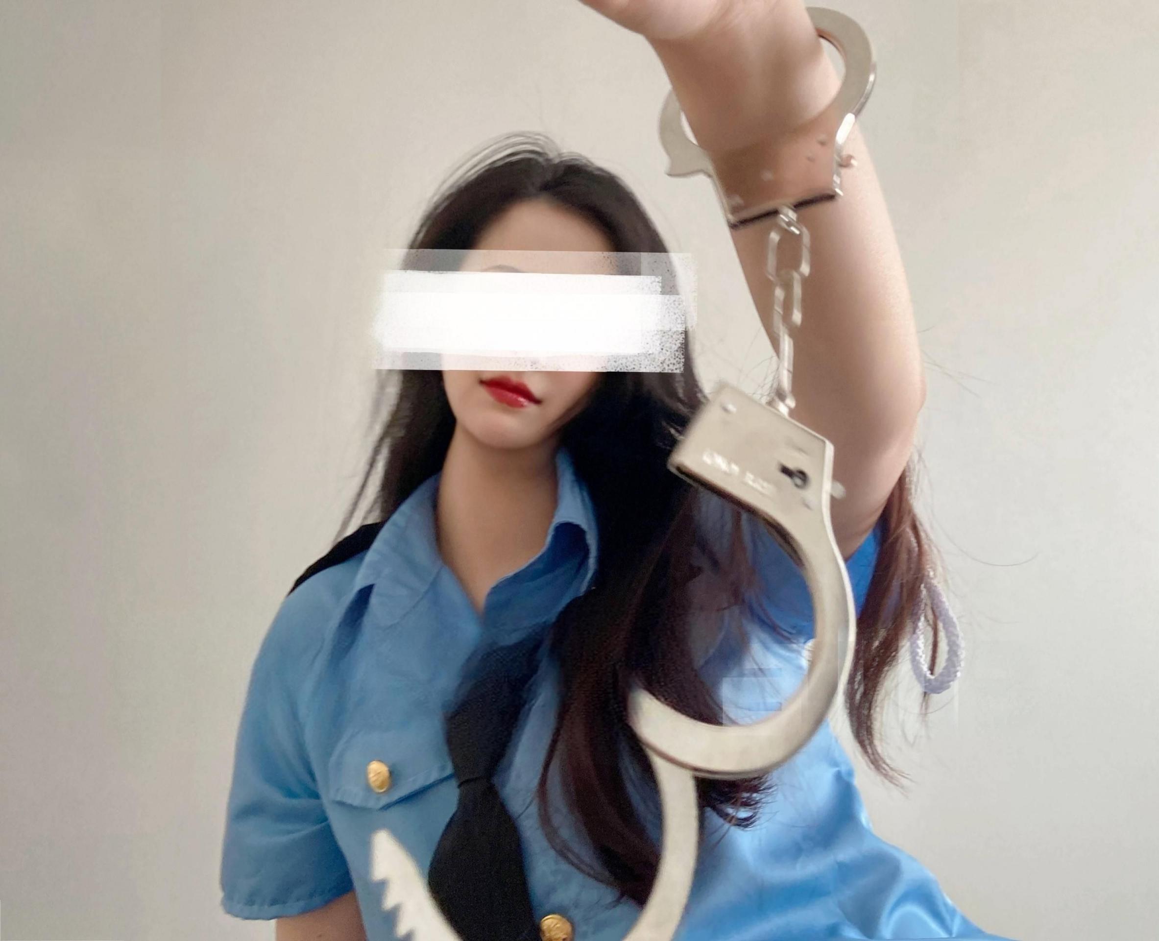 COS荡妇的女警让你感受不一样的啪啪啪[22P]