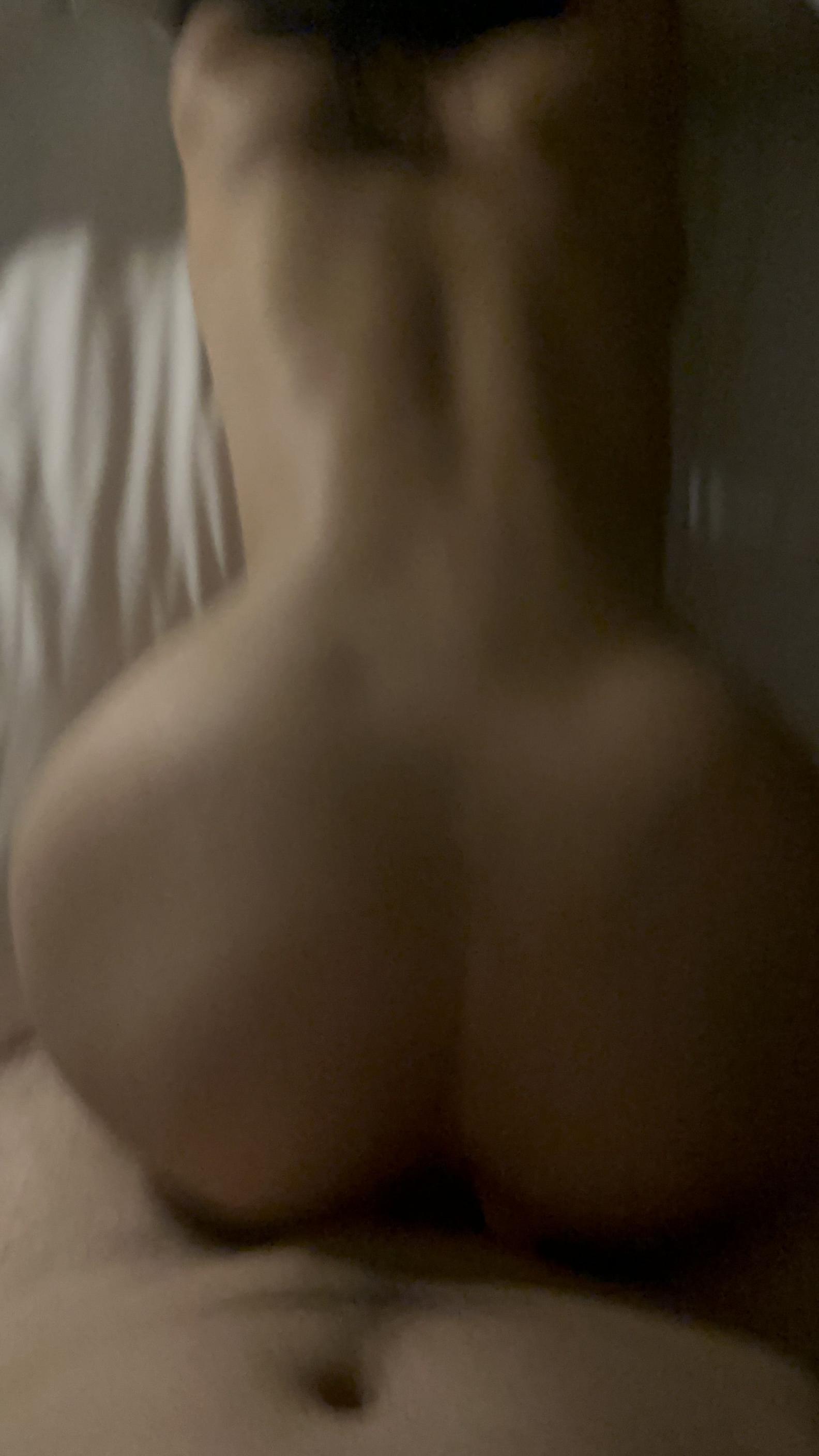 04年极品身材小骚货，奶子和腰臀比实在太顶了！[23P]