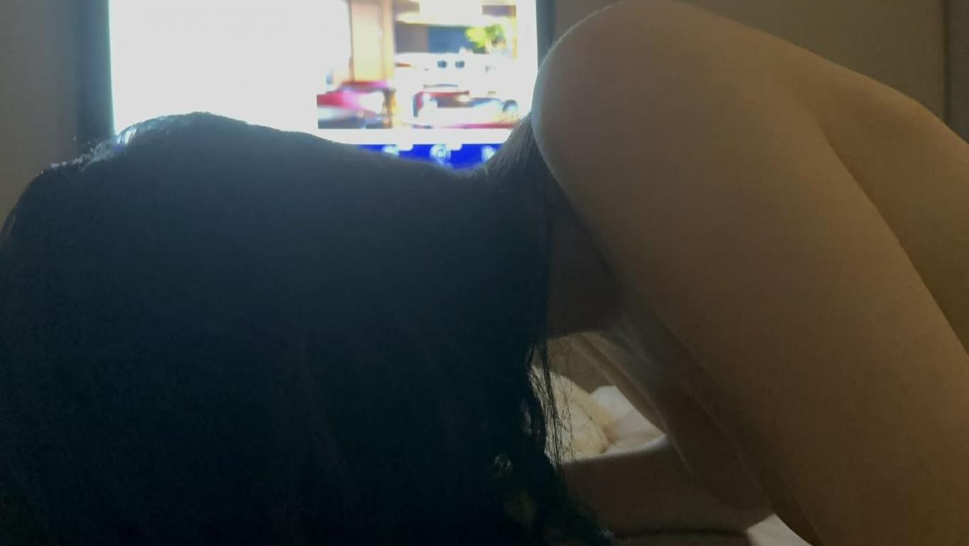 04年极品身材小骚货，奶子和腰臀比实在太顶了！[23P]