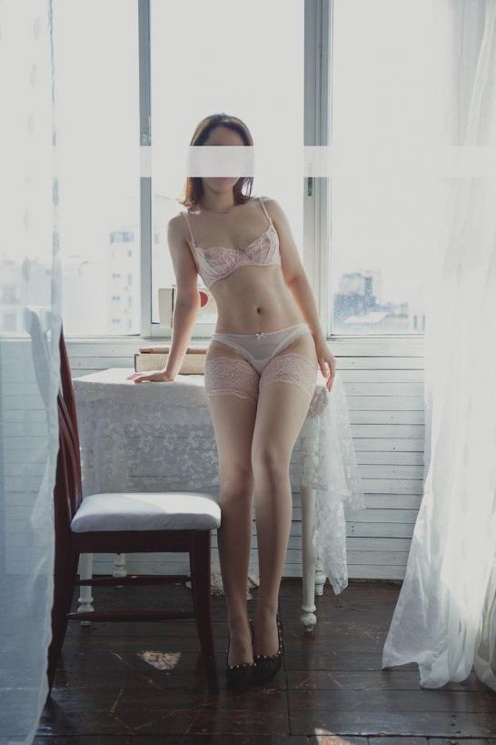 让人微微一硬的全果小美女[25]