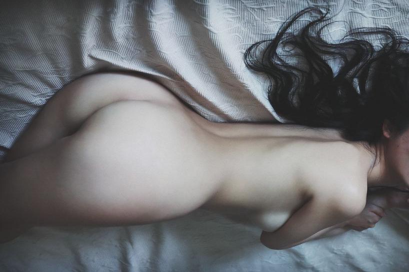 让人微微一硬的全果小美女[25]