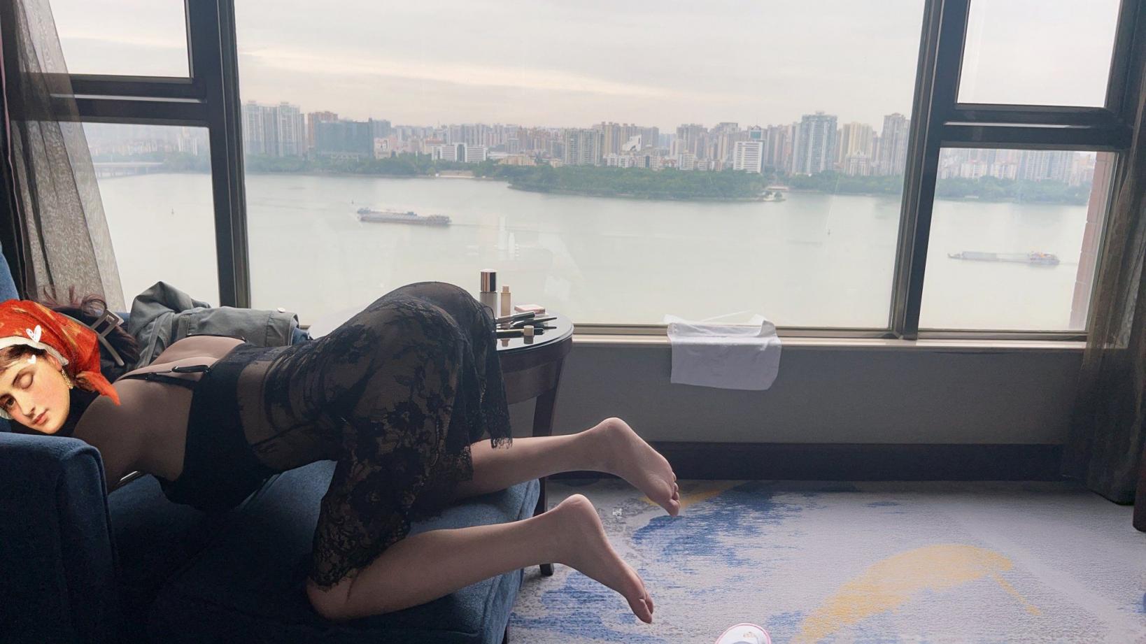 好诱人的年轻尤物 [101P]