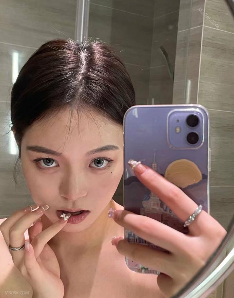 顶级大长腿颜值小红书美女博主不雅图流出[25P]