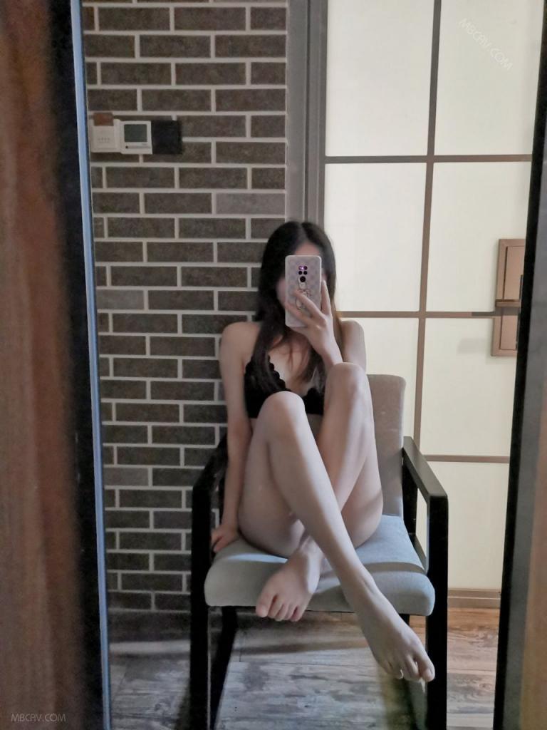 顶级大长腿颜值小红书美女博主不雅图流出[25P]