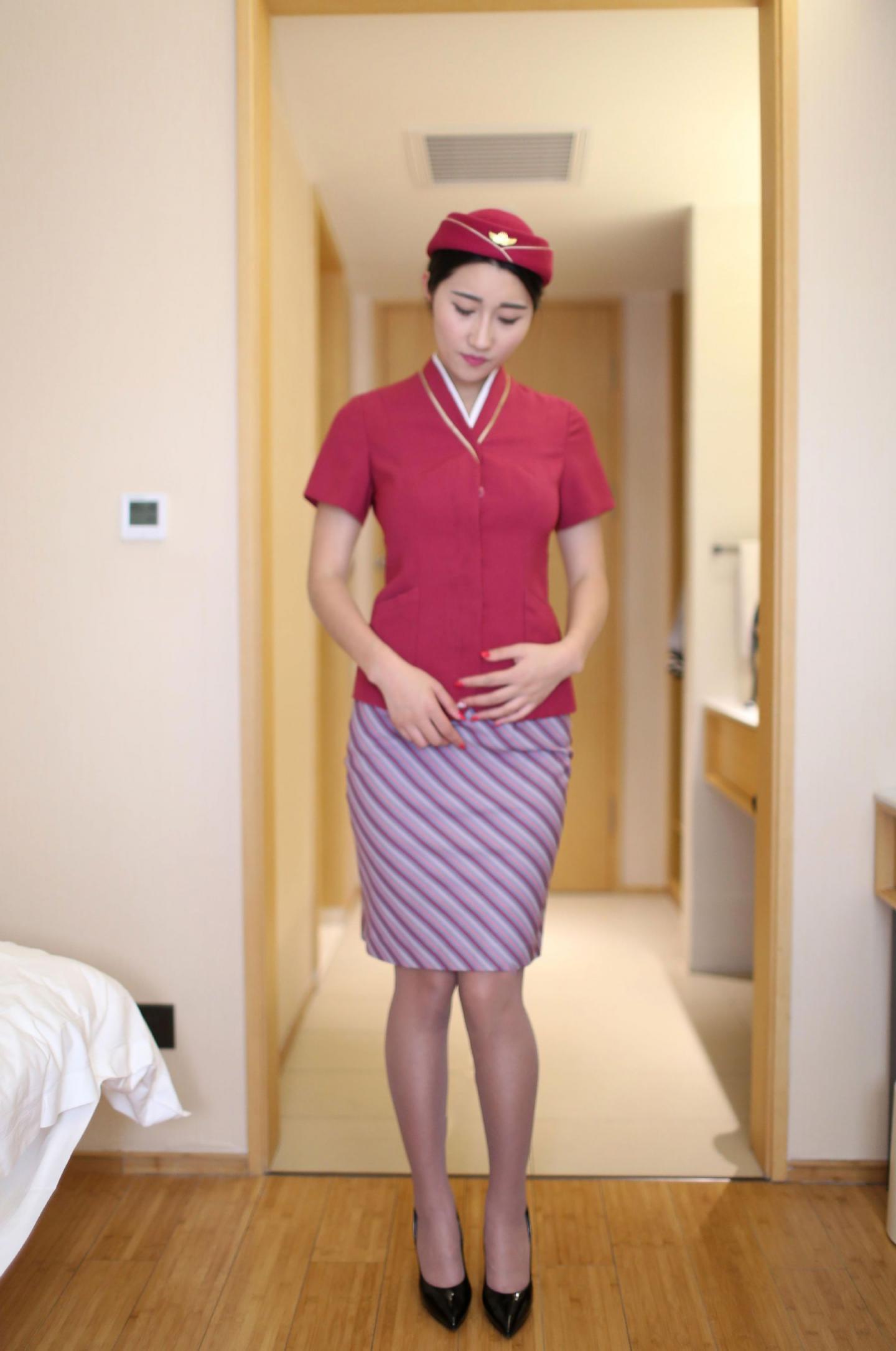 拍的一点都不大方，老是遮遮掩掩的还不停换装，眼睛都看花了[37P]