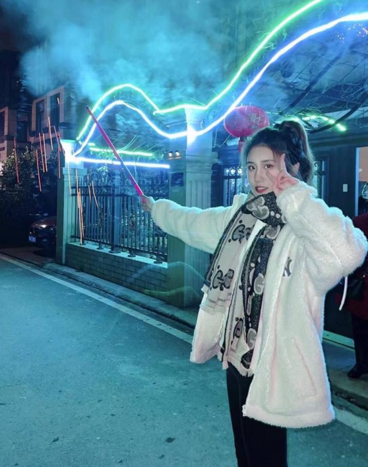 [露脸]极品大骚货,幼师彭恋雅,附带她学位证,人照合一估计现在她已为人妻,幼师果然玩的花[68P]