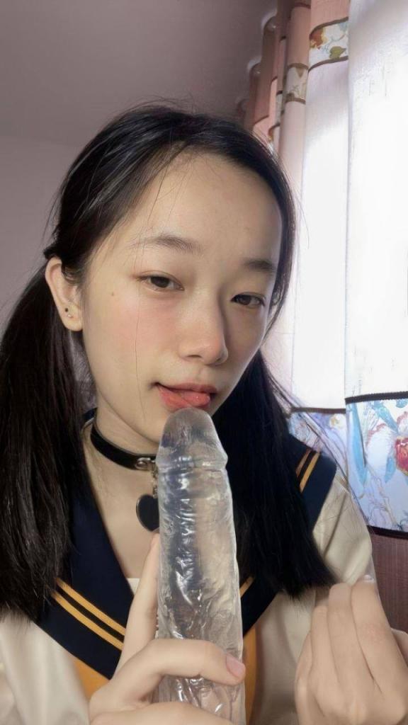 穿着有多纯，脱掉就有多骚4［20P］