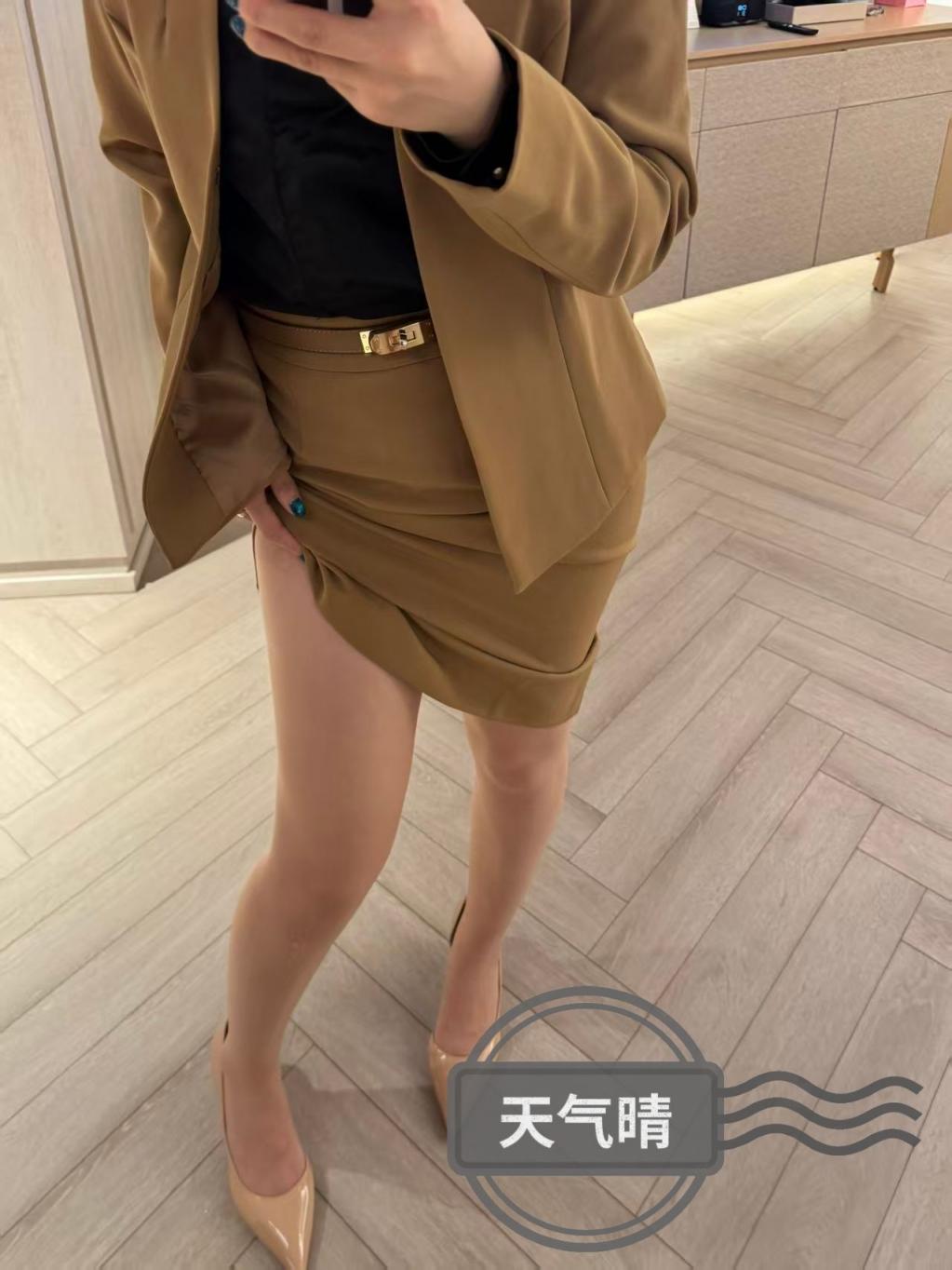 天气晴娇妻身穿职业套装、超薄肉丝插入黑人肉棒[24P+3GIF]