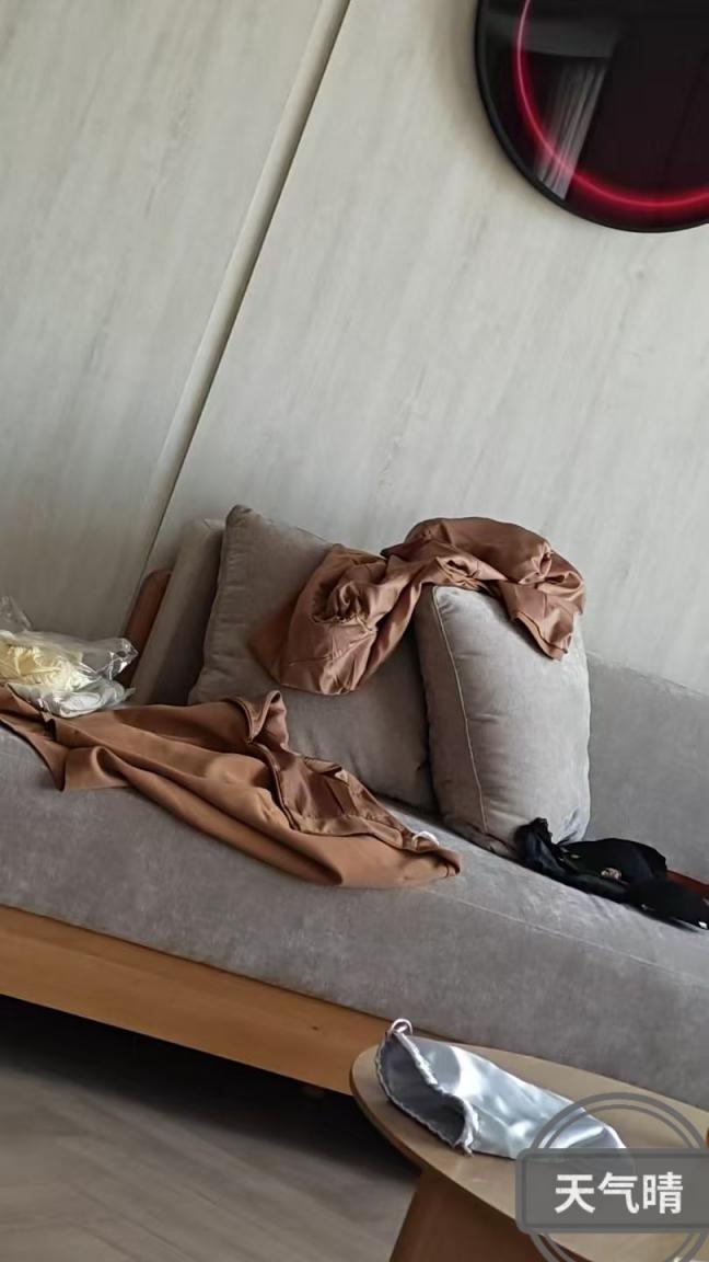 天气晴娇妻身穿职业套装、超薄肉丝插入黑人肉棒[24P+3GIF]