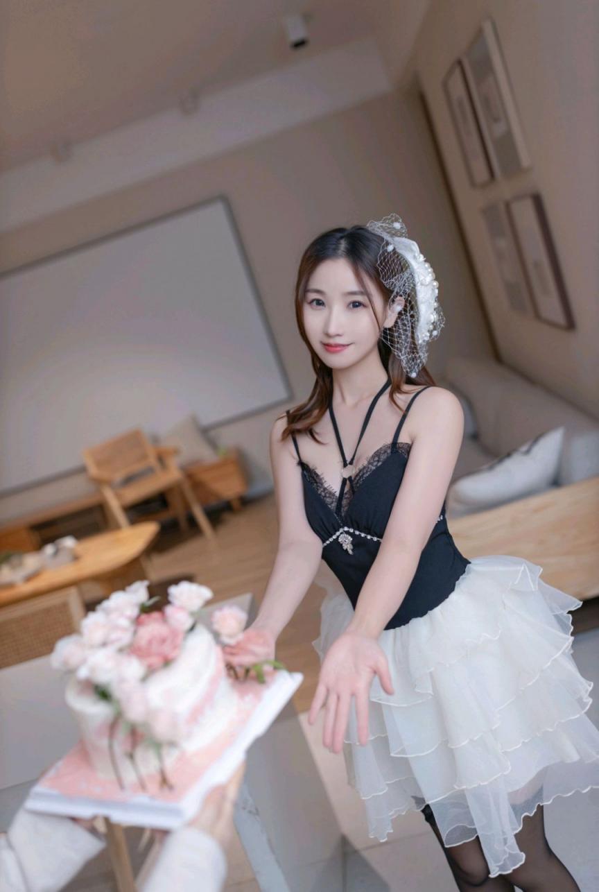 摄影师的幸福生活之骚货天天玩儿[60P]