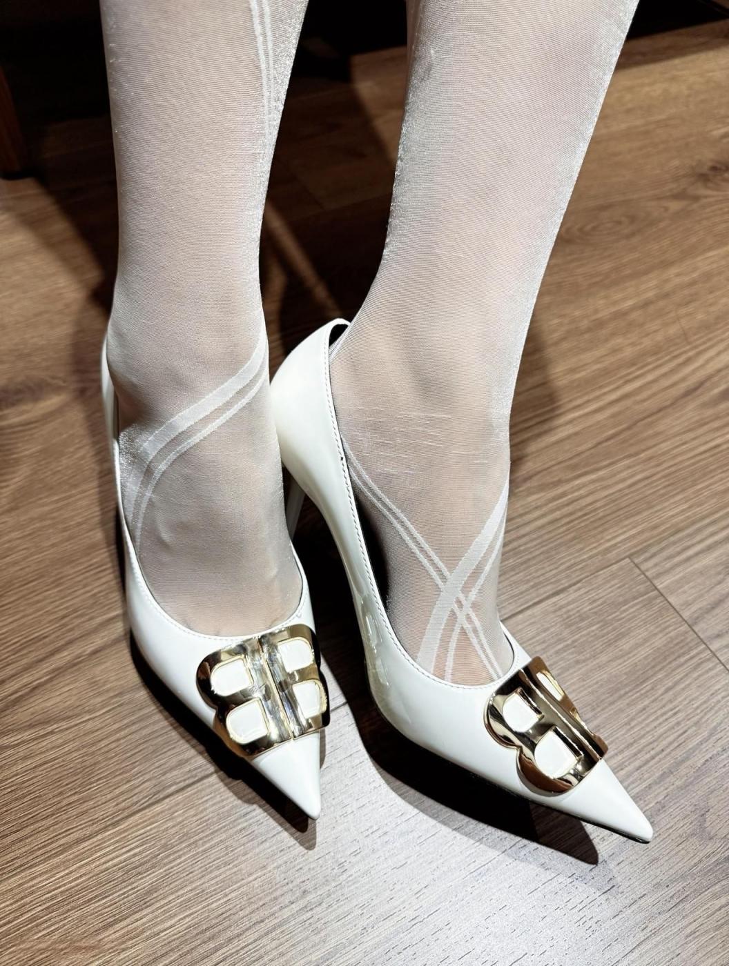 中出是男人无法拒绝的，白色小骚妇就喜欢[22P]