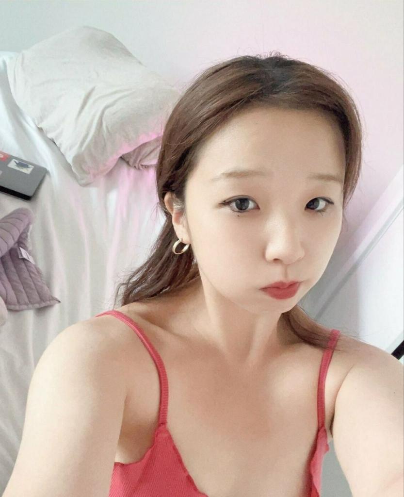 大奶小美女很喜欢拍照片啊[55P+1V]