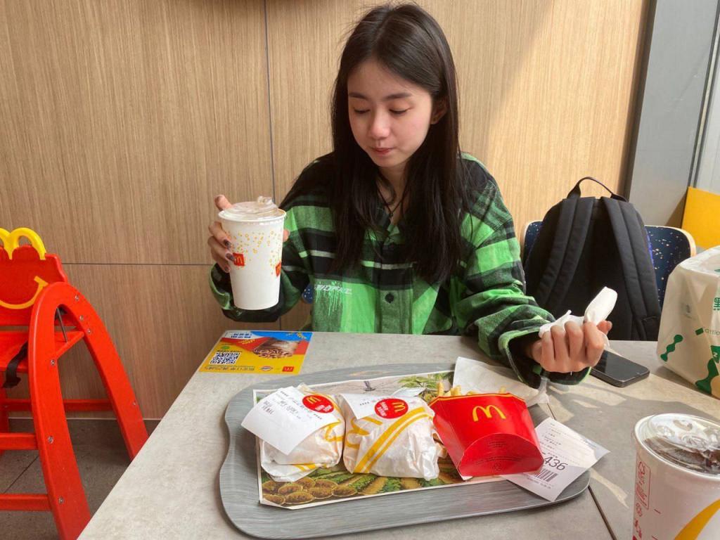 很嫩的大二学生[10P+1V]