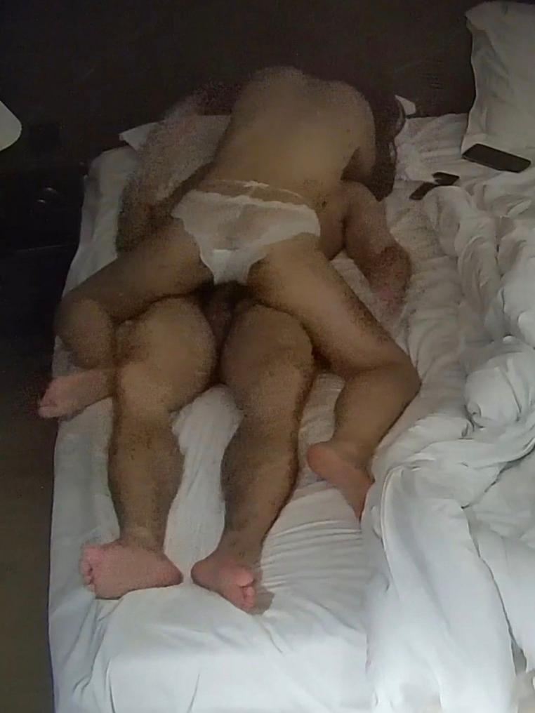 健身帅男和眼镜妹性感女友开房六小时连续操3次[34P]