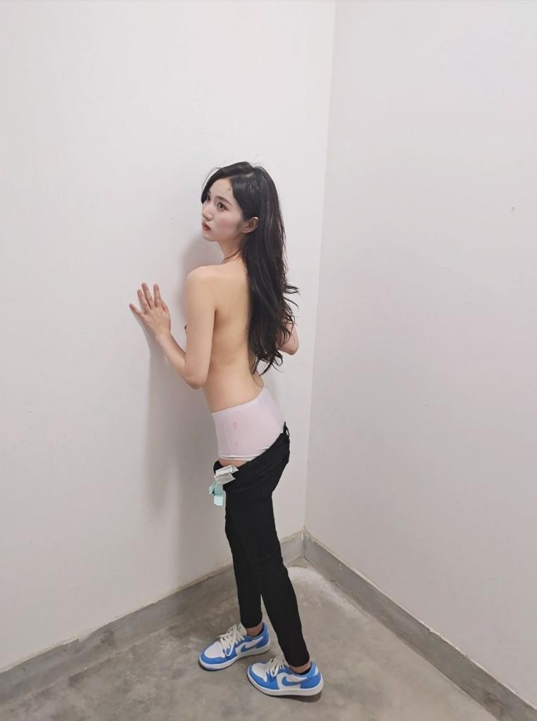 国风反差婊身材很nice[24P]