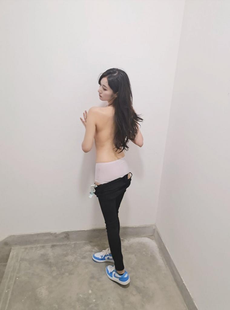 国风反差婊身材很nice[24P]