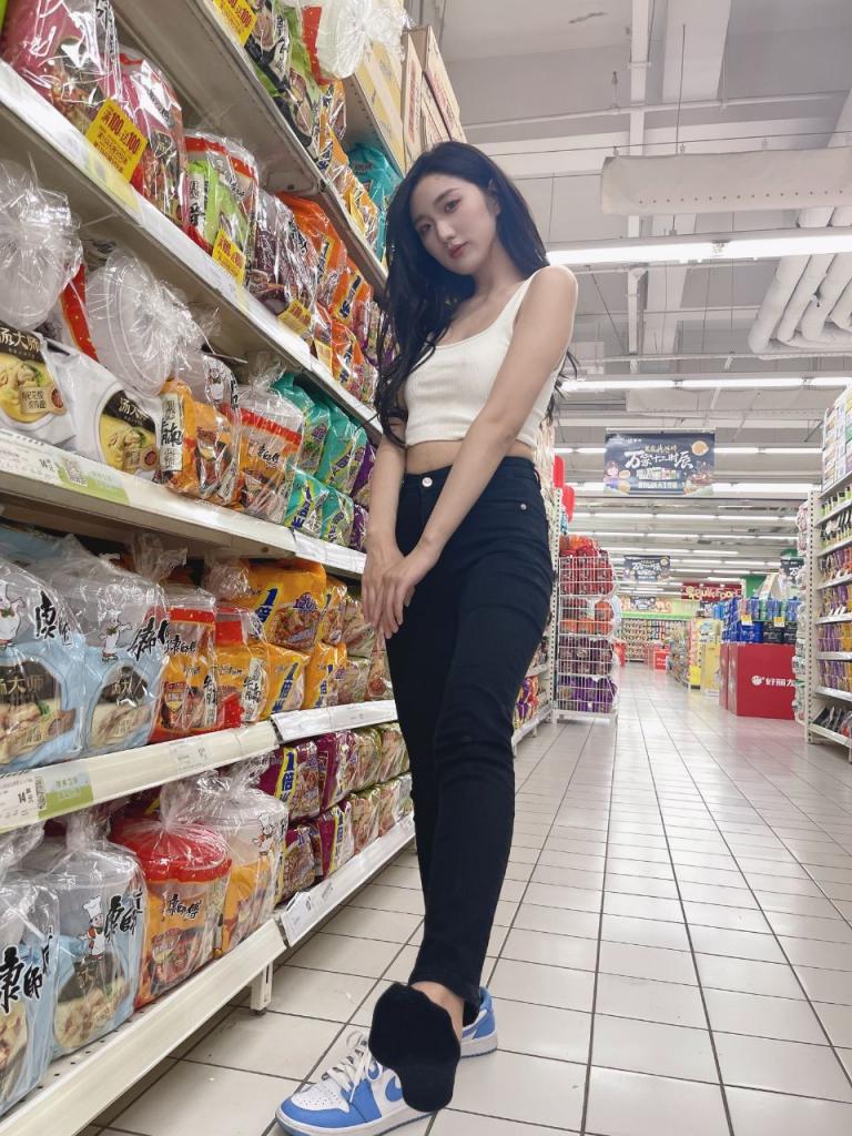 国风反差婊身材很nice[24P]