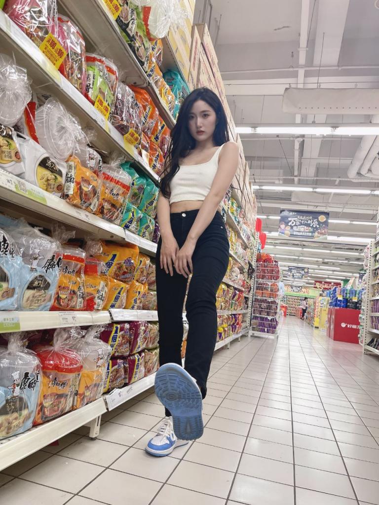 国风反差婊身材很nice[24P]