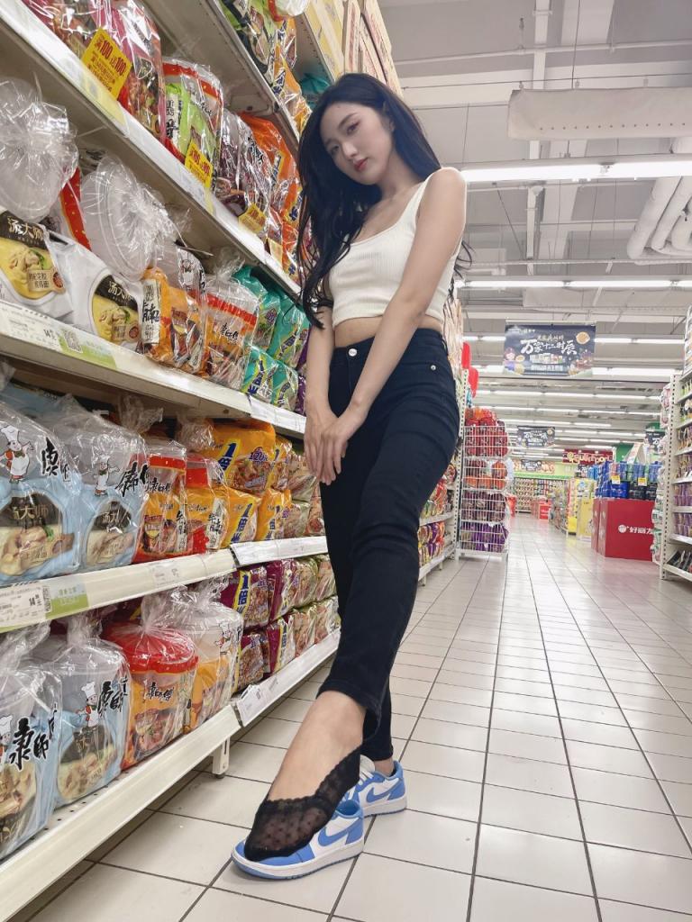 国风反差婊身材很nice[24P]