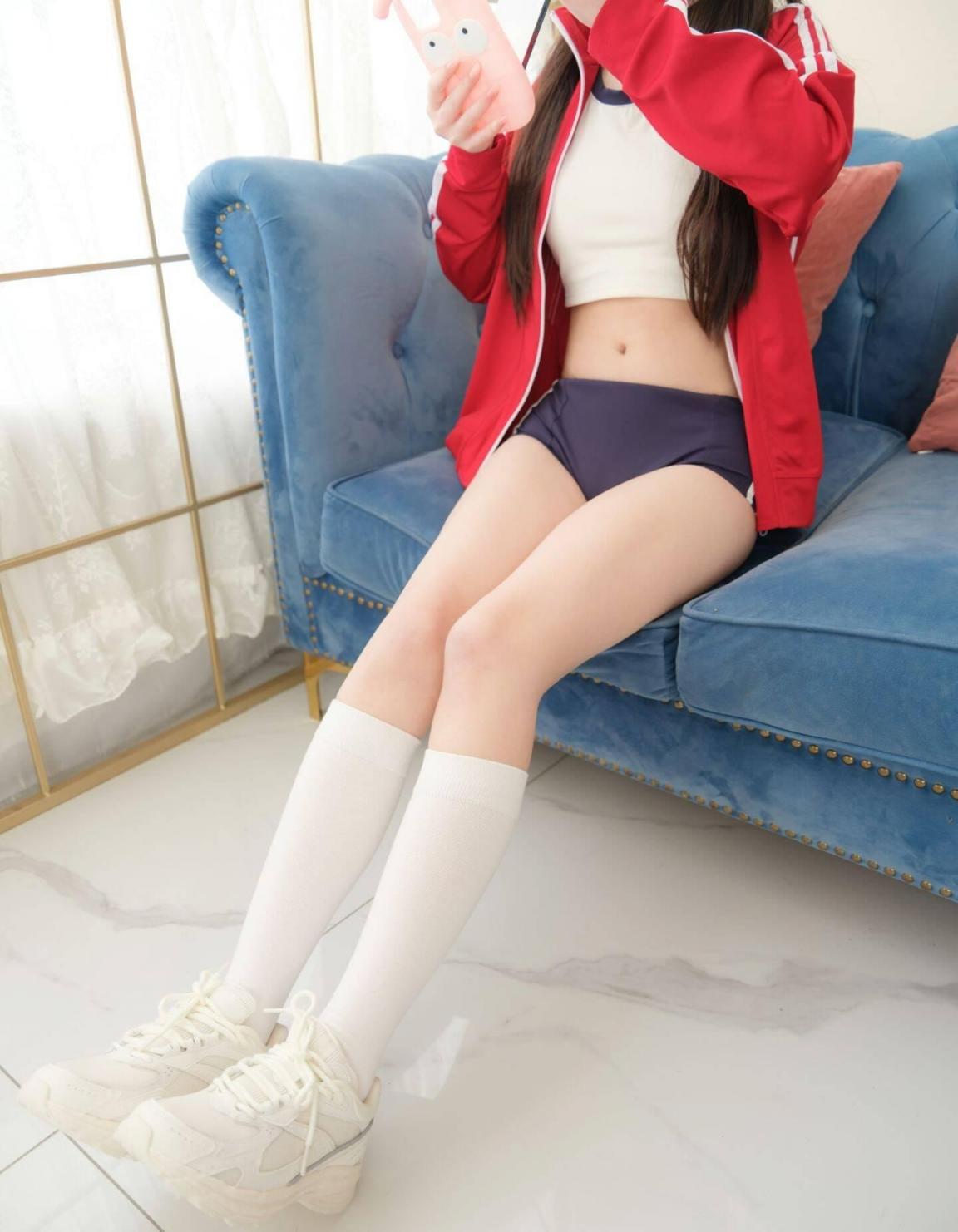 一看见丝袜就走不动道，一见体操服就动起来了[120P]