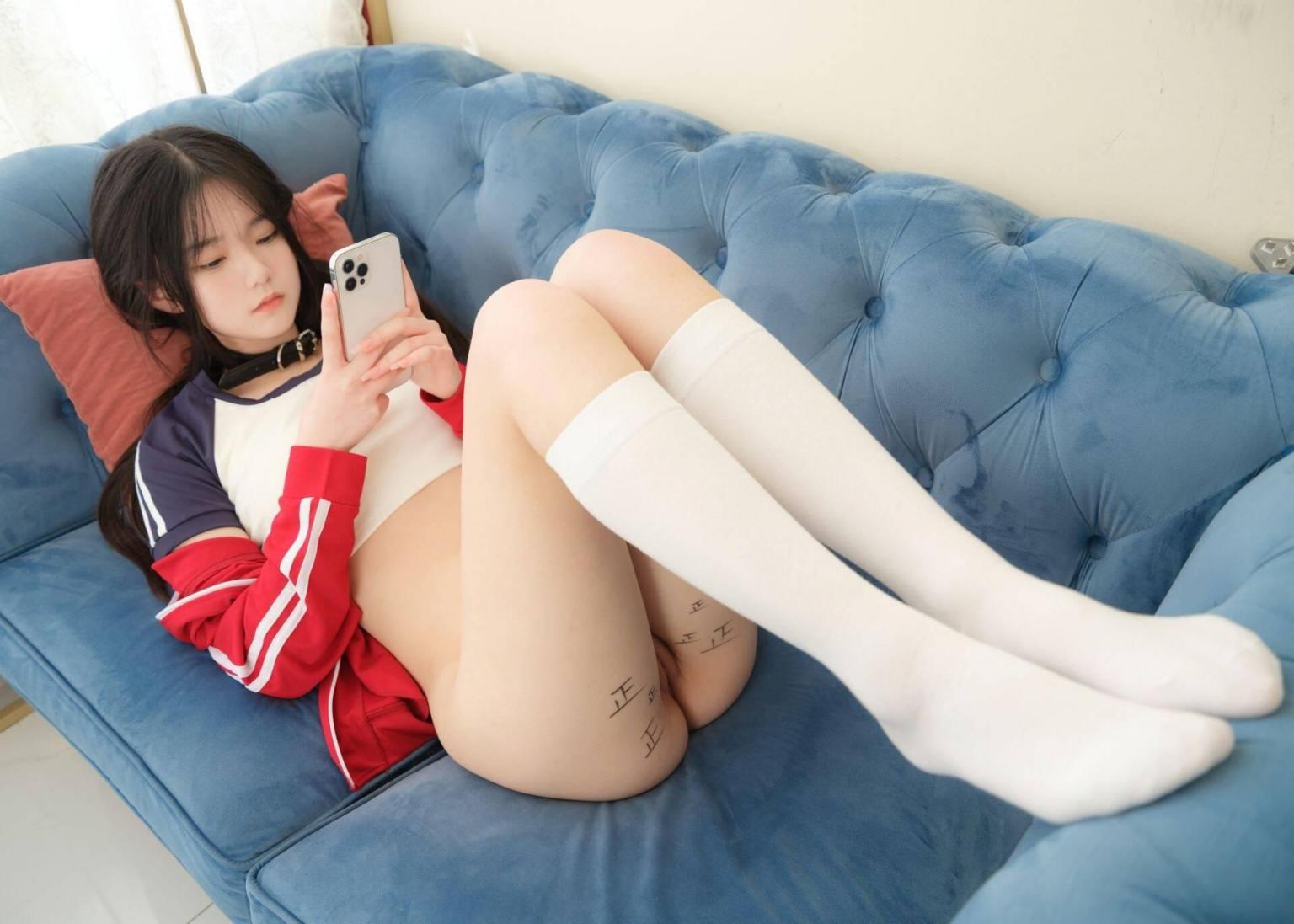 一看见丝袜就走不动道，一见体操服就动起来了[120P]