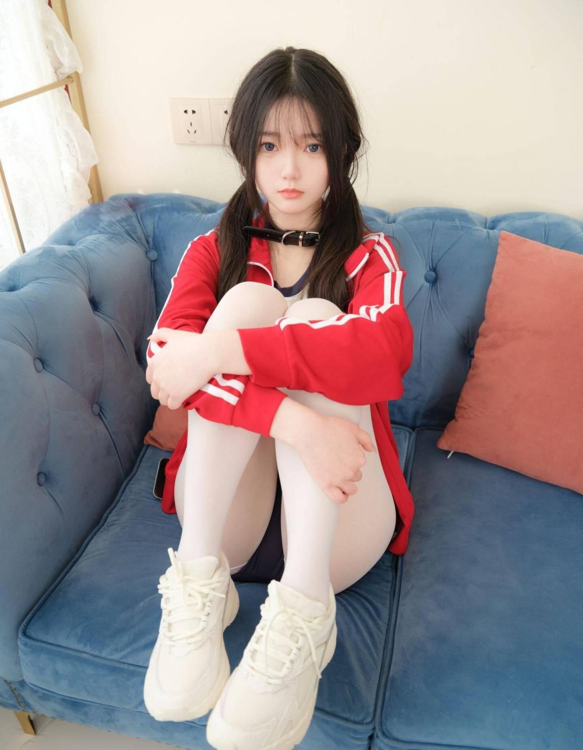 一看见丝袜就走不动道，一见体操服就动起来了[120P]