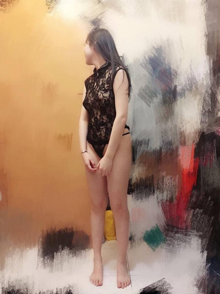 有点害羞的少妇最能激发野性[18P]