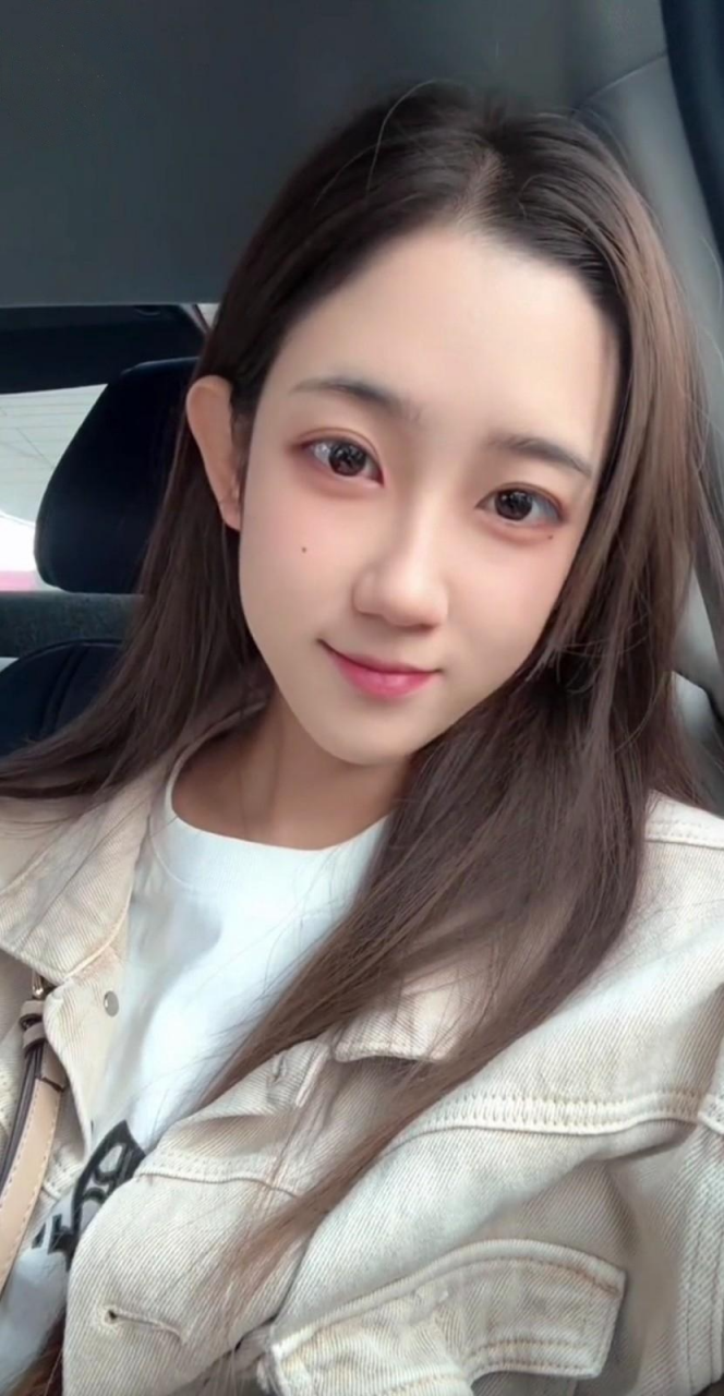 AI帮咪友给喜爱的女神制作脱衣照，尽量真实一些（16P）