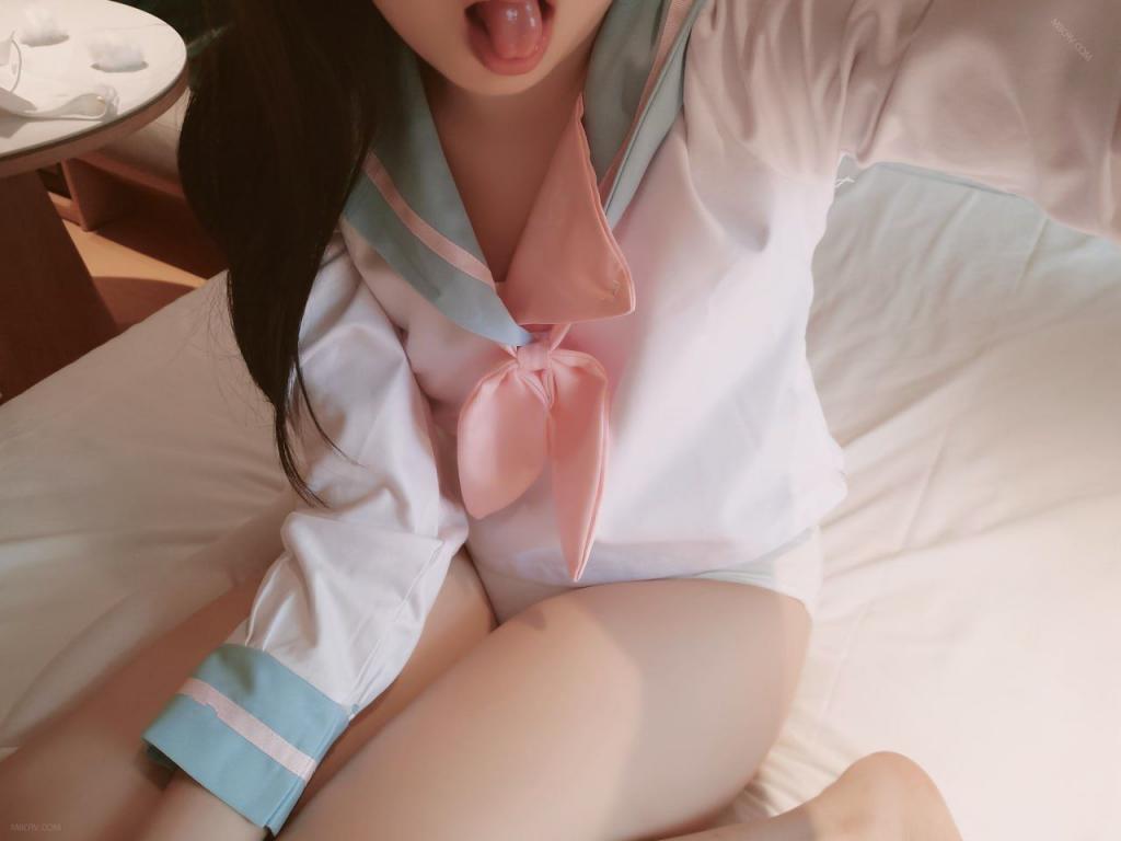 青春JK制服雙馬尾美少女身材相當嫩[100P]