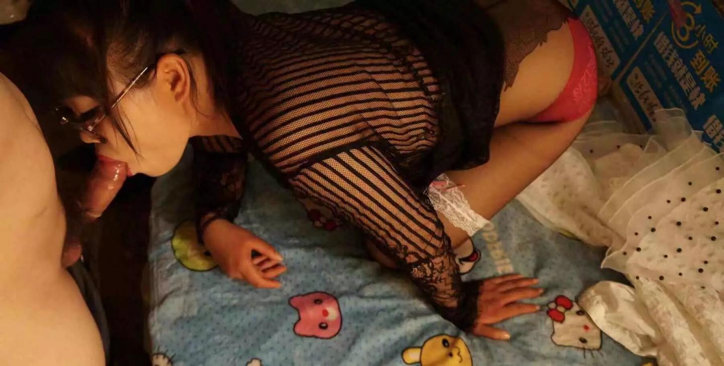 老婆偷偷在区找A片，被我调成了骚妇[16P]