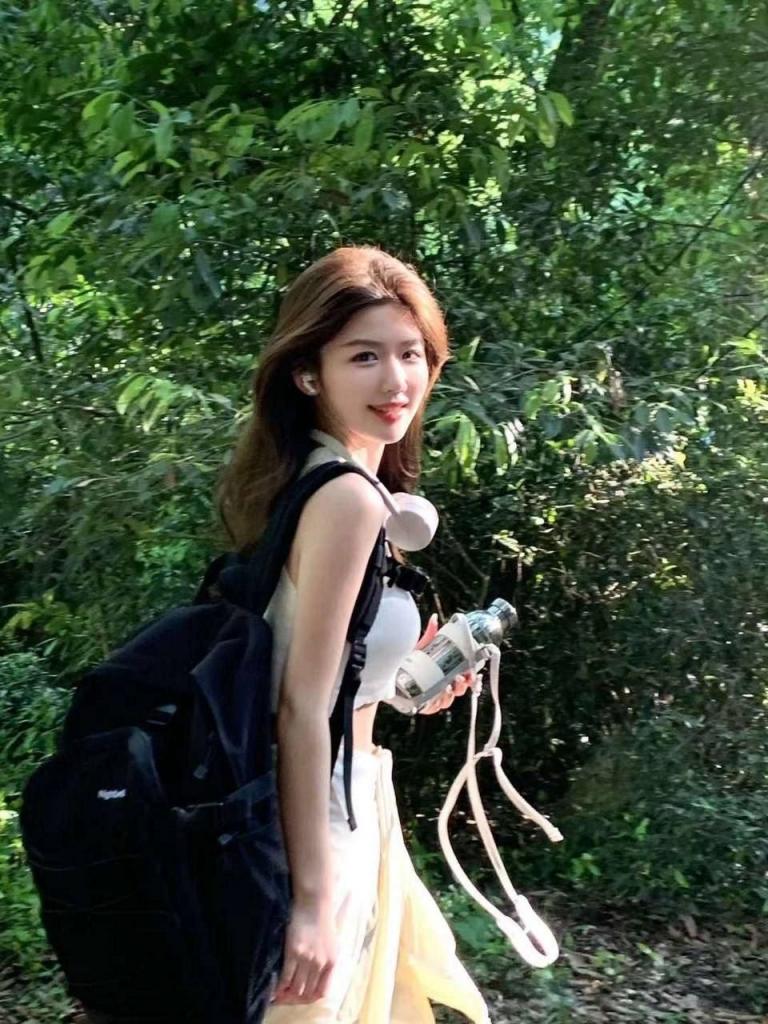 看看是不是你们的极品学姐 [40P]