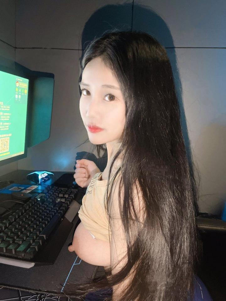 深圳小梨涡深耕网黄露出之路[21P]