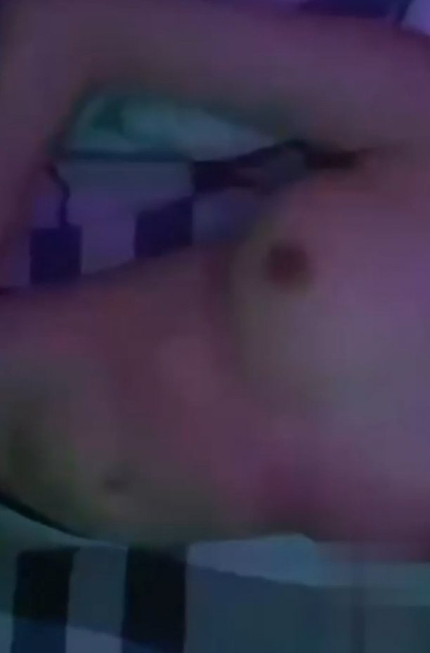 骚妇表面清纯文静，喜欢背着男友偷吃[11P]