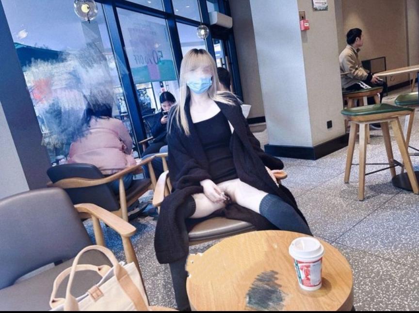 爱露出的人妻完美的奶子,完美的身材[15P]