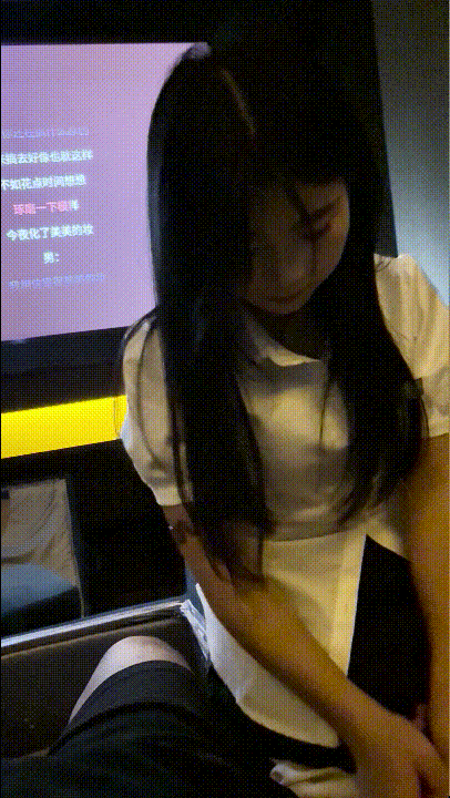 小伙伴看上了足浴妹又是中出的一天[10P13GIF]