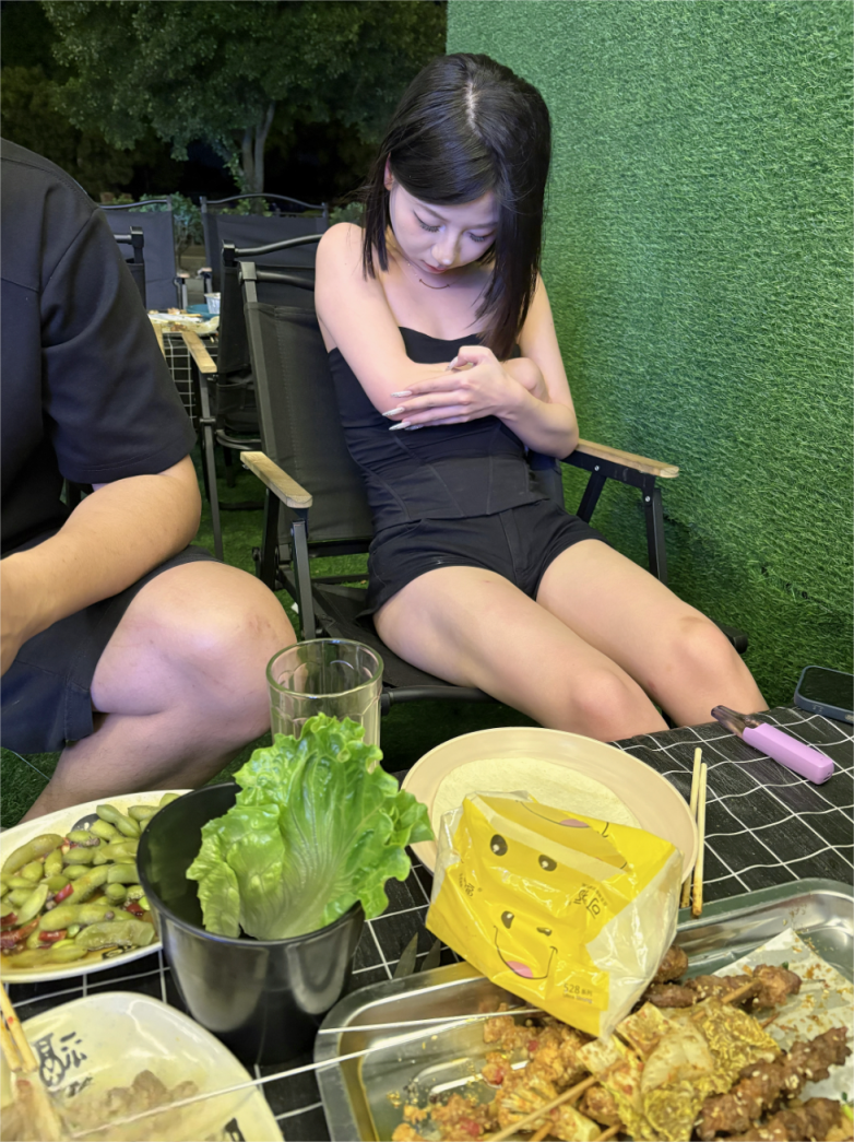 小伙伴看上了足浴妹又是中出的一天[10P13GIF]