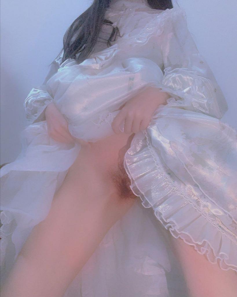 反差婊她半推半就，张嘴就含了进去……  [120P]