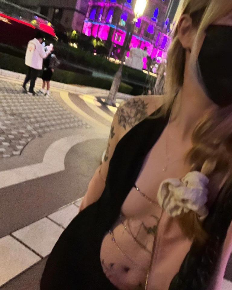 反差婊她半推半就，张嘴就含了进去……  [120P]