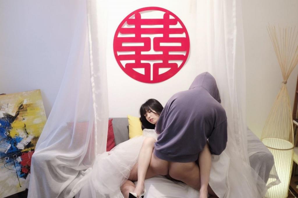 此刻的她，已经完全不是白天那个斯文安静的反差妹了[120P]