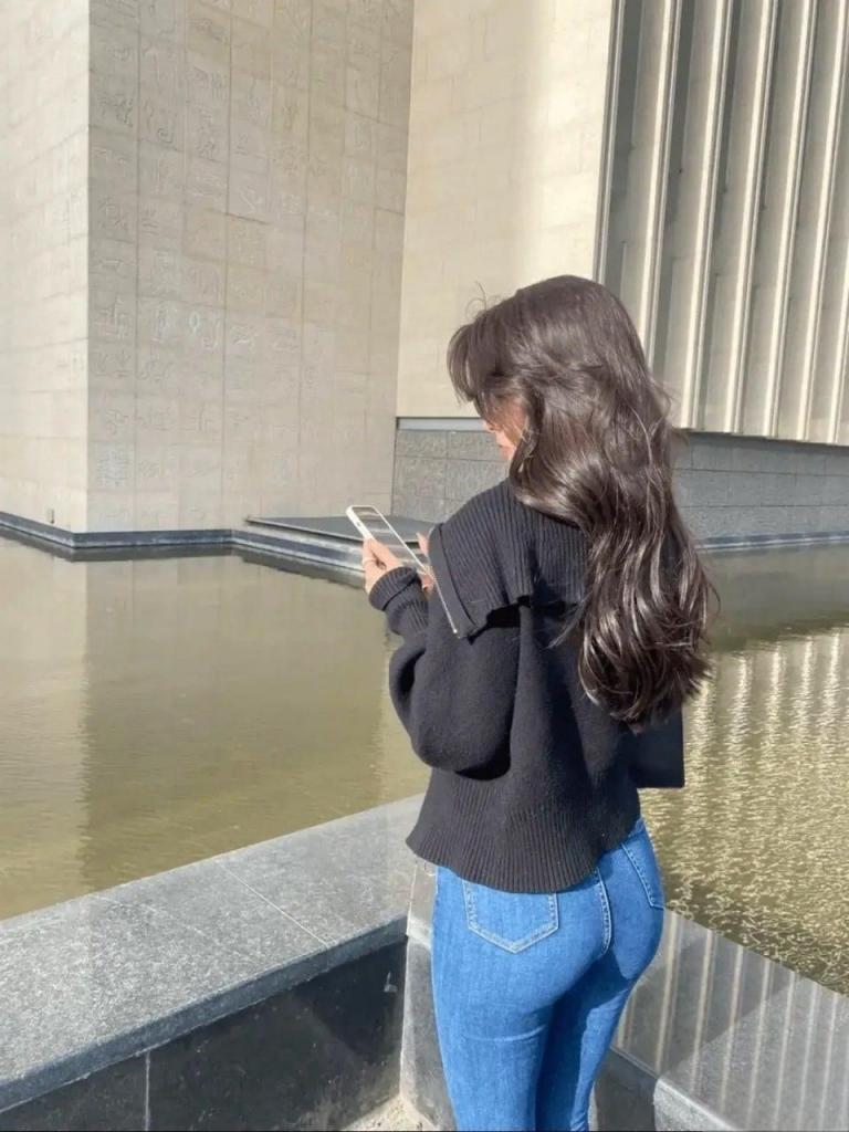 此刻的她，已经完全不是白天那个斯文安静的反差妹了[120P]